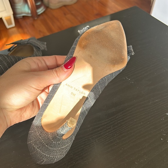 Ann Taylor Bow Heels - Picture 9 of 9